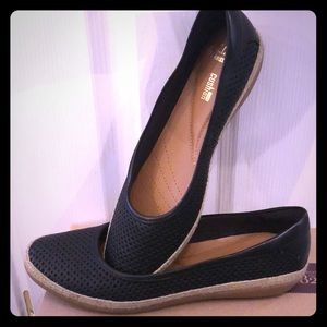New Clark’s espadrilles size 9